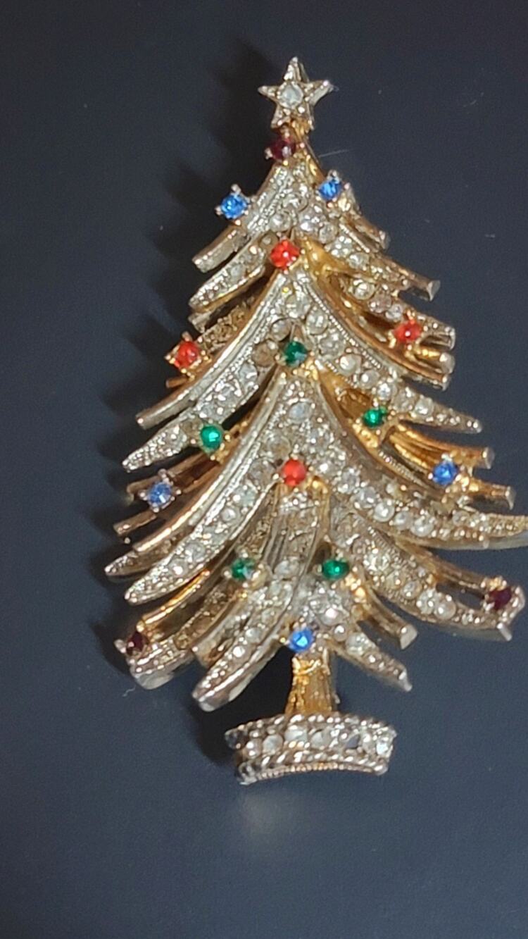 Signed Art Sparkling Rhinestone Christmas Tree Vintage Brooch 2.25"